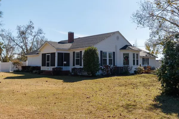 3424 Possum Creek Road, Ray City, GA 31645