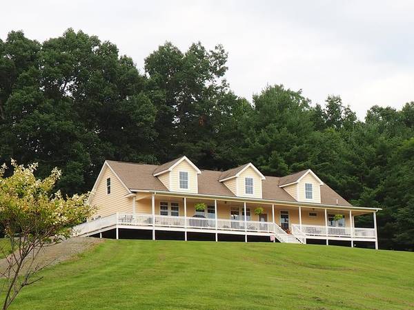 1840 Longview Ln, Galax, VA 24333