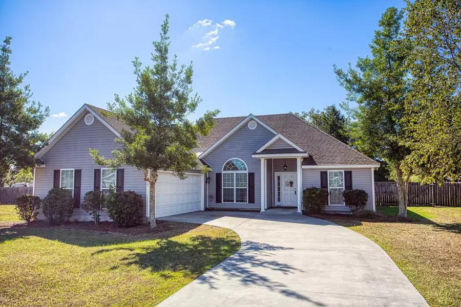 15 Mary Carter Lane, Ray City, GA 31645