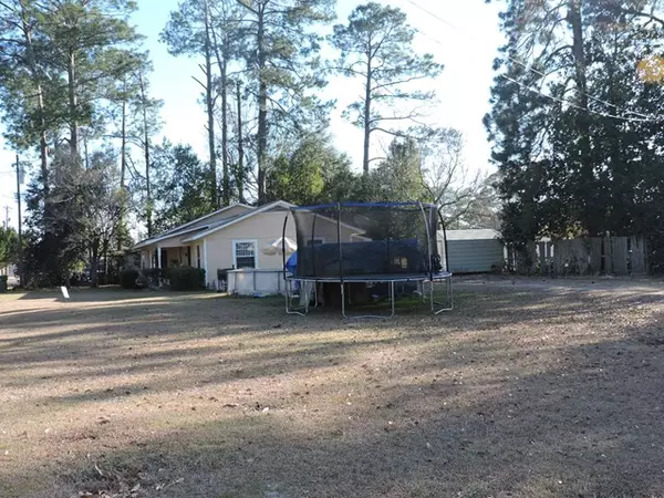 Adel, GA 31620,809 N MEMORIAL LANE