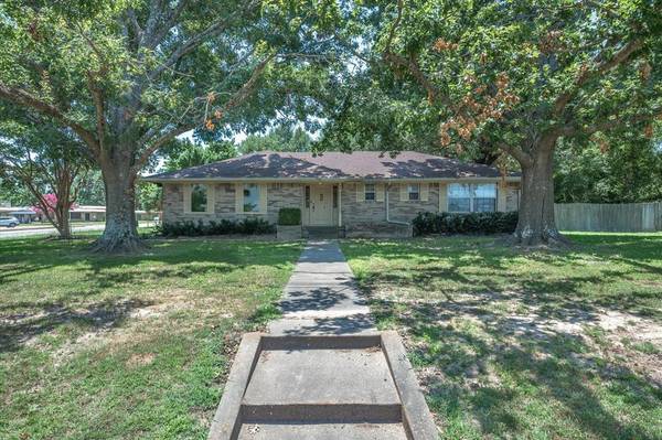 439 W Main Street, Van, TX 75790