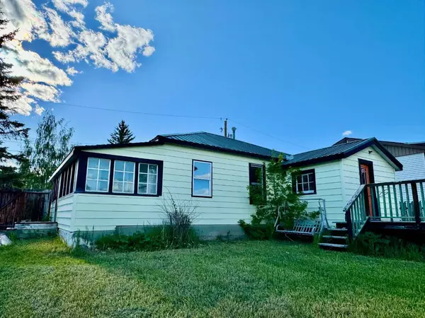 Pincher Creek, AB T0K 1W0,1129 Wentworth AVE W