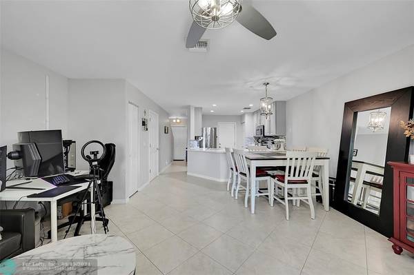 Tamarac, FL 33321,8660 S Southgate Shores Circle Cir  #8660