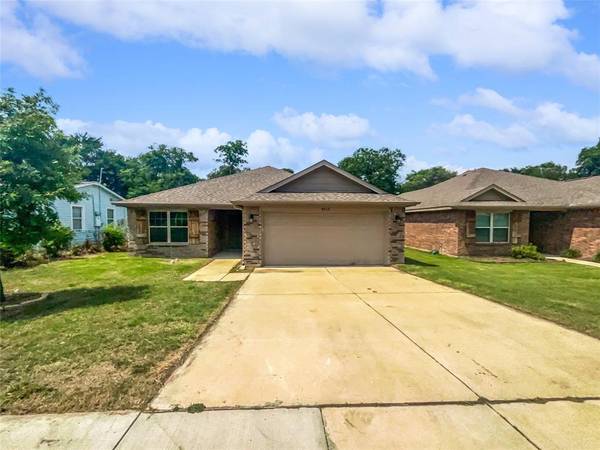 8412 Sussex Street, White Settlement, TX 76108