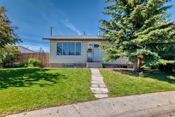 Calgary, AB T2A 2K1,8 Pennsburg PL SE