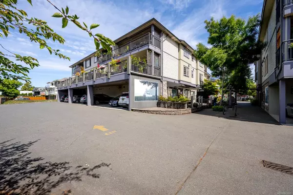 Comox, BC V9M 3M1,1705 Comox Ave #203