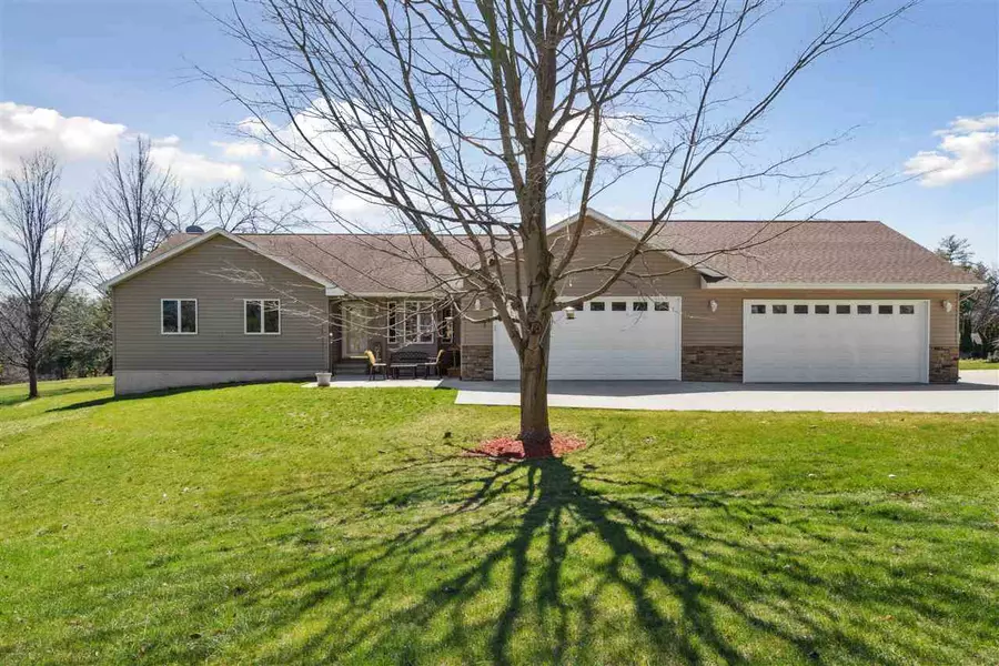 3283 Cedar Hill Dr. NE, Solon, IA 52333