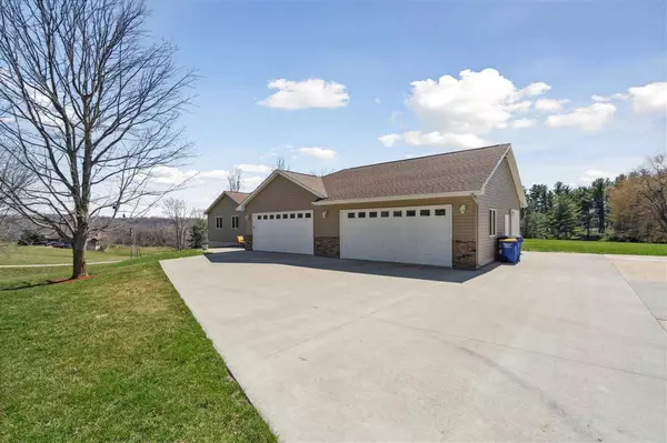 Solon, IA 52333,3283 Cedar Hill Dr. NE