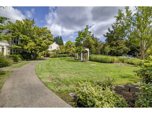 Portland, OR 97229,2338 NW EDGEWOOD PL #32