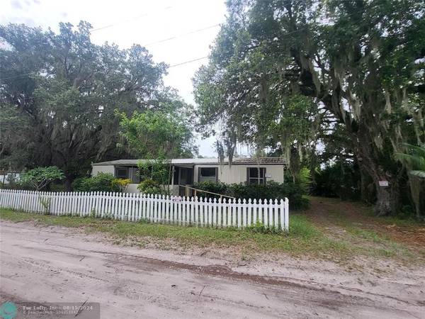 15 Country Rd, Lorida, FL 33857