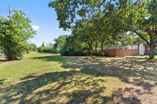 Fort Worth, TX 76105,4817 Sunshine Drive