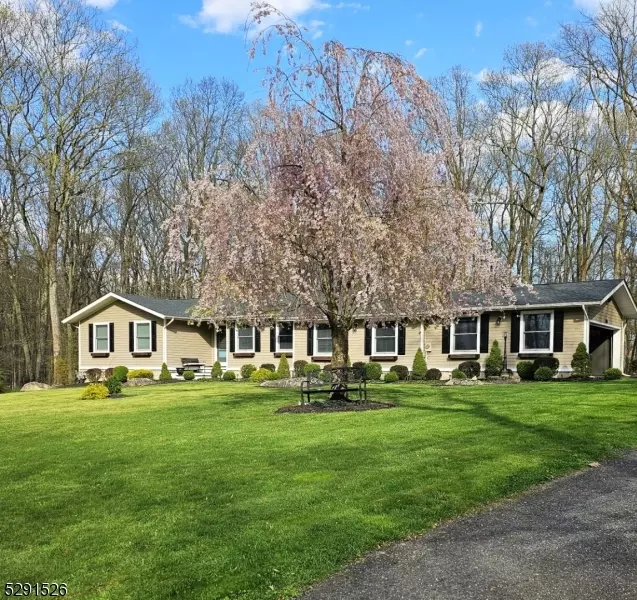 20 Whiteoak Ridge Rd, Lebanon Twp., NJ 08826