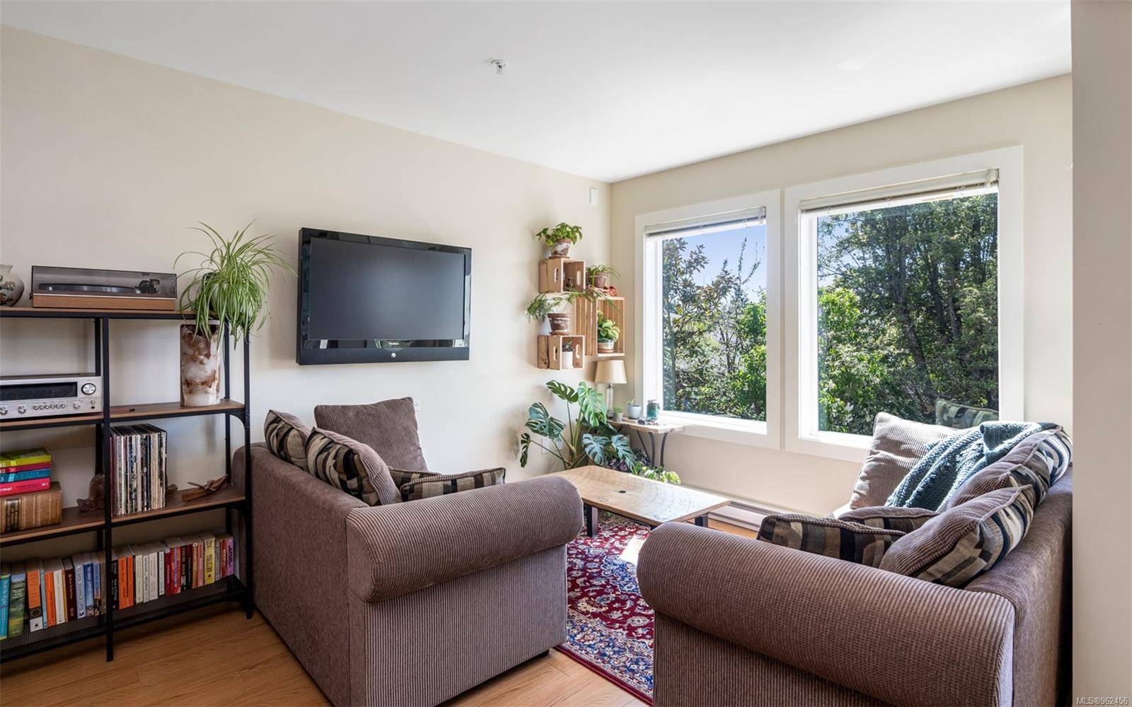 Victoria, BC V8R 2B7,1615 Bay St #203