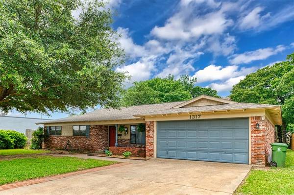 1317 Brookside Drive, Hurst, TX 76053