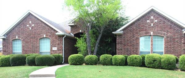 819 Paisley Lane, Red Oak, TX 75154