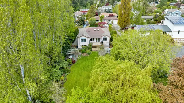 Saanich, BC V8Z 5L9,4445 Casa Linda Dr