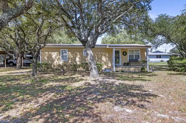 1701 Mallard Dr, Rockport, TX 78382