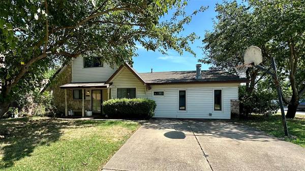 2800 Buena Vista Drive,  Arlington,  TX 76010