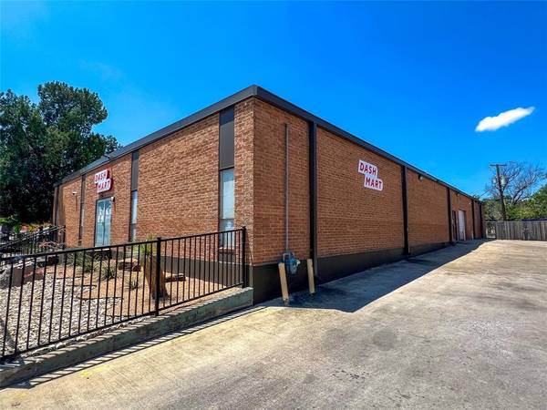 Fort Worth, TX 76110,2512 Hemphill Street