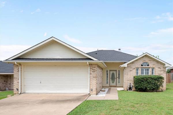 207 Comanche Trail,  Alvarado,  TX 76009