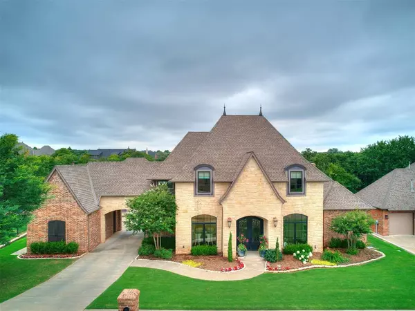 2925 Lakeshire Ridge Way, Edmond, OK 73034