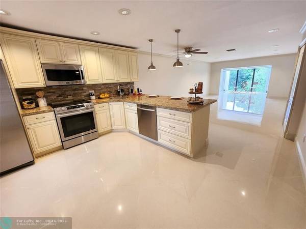 Boca Raton, FL 33433,21217 Lago Cir  #6F