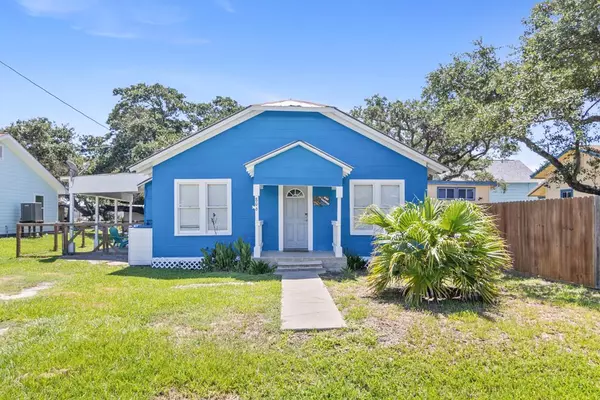 806 N Pearl, Rockport, TX 78382