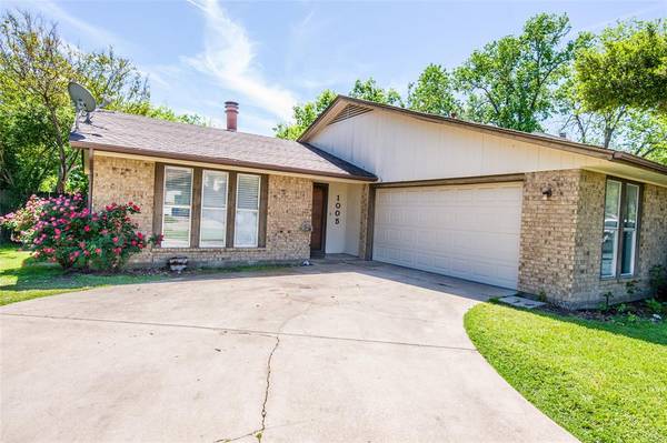 1005 Savannah Drive,  Ennis,  TX 75119