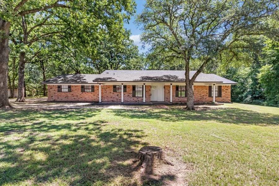 104 Dessie Avenue, Mount Pleasant, TX 75455