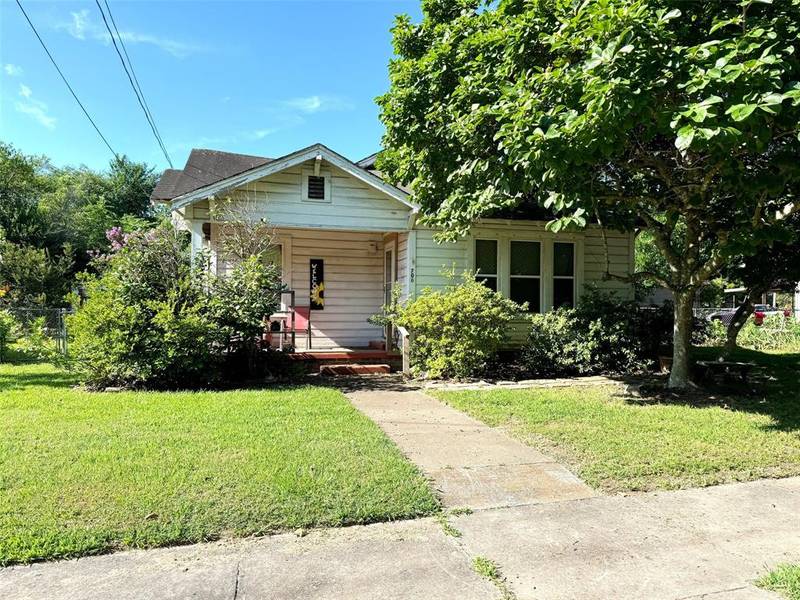 706 E 3rd Street, Mount Pleasant, TX 75455