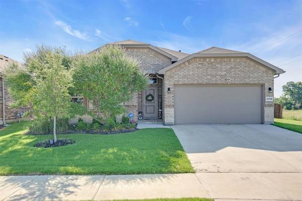 15700 Redgrave Drive, Fort Worth, TX 76247