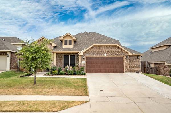 304 Pine Crest Drive, Justin, TX 76247