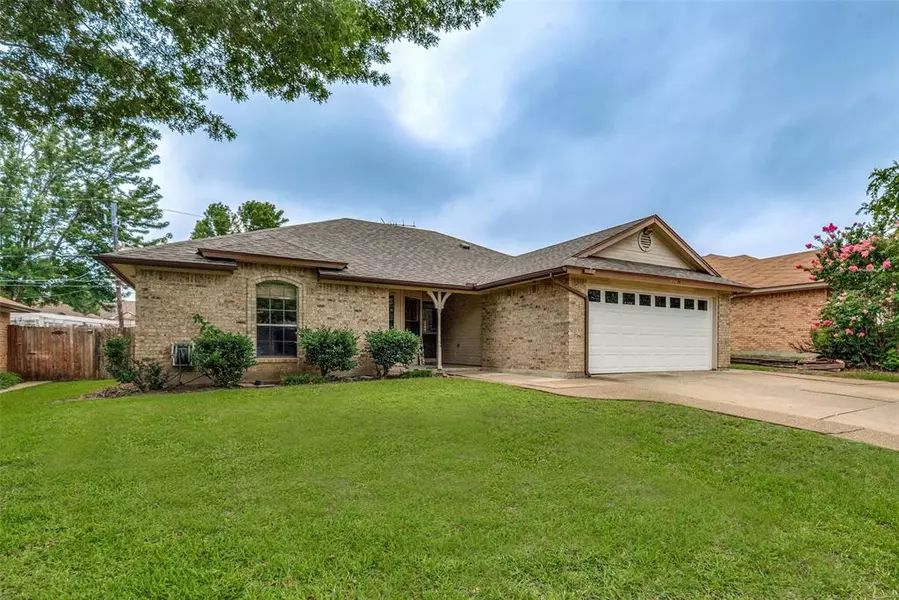 822 Wind Brooke Drive, Arlington, TX 76001