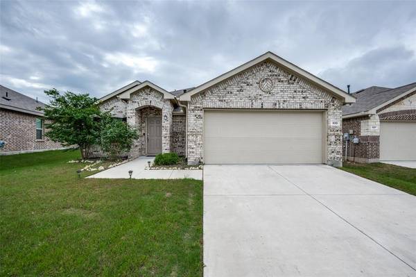 833 Amberwood Court, Fort Worth, TX 76052