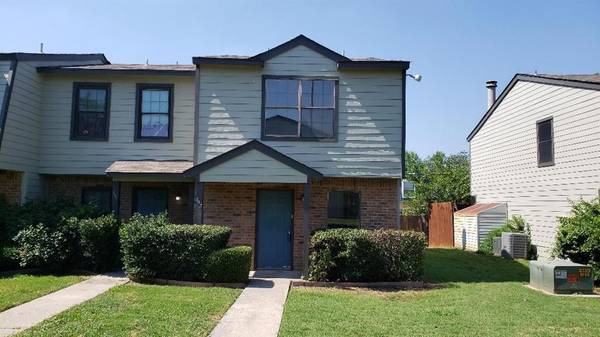 752 W Collins Street,  Denton,  TX 76201