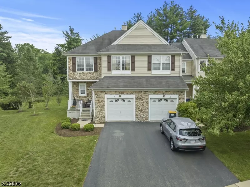 44 Scarlet Oak Dr, Montgomery Twp., NJ 08540