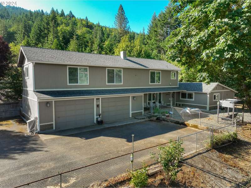 1589 WINDY CREEK RD, Glendale, OR 97442