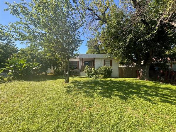 5524 Dartmouth Avenue, River Oaks, TX 76114