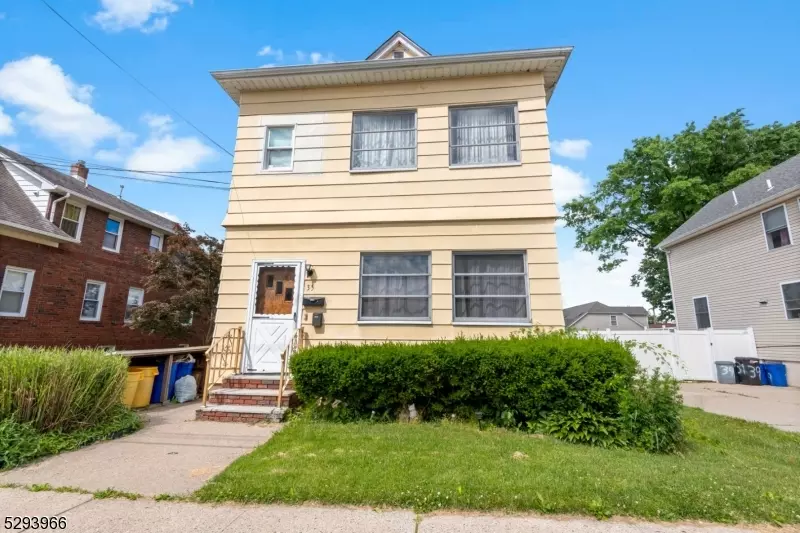 35 Orchard St, Garfield City, NJ 07026