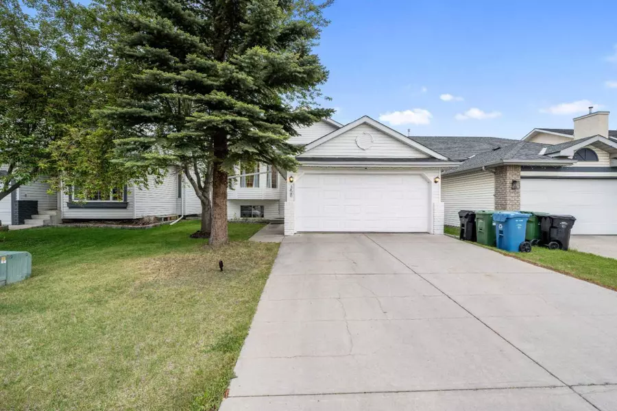 358 Hawkstone DR Northwest, Calgary, AB T3G 3T7