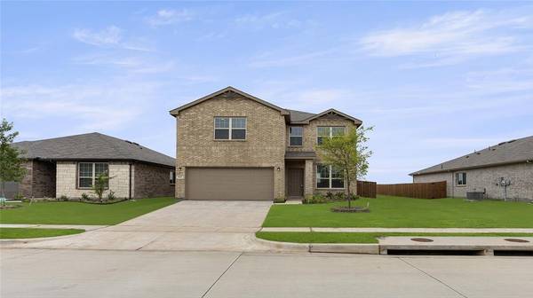 925 N Ravenwood Lane,  Van Alstyne,  TX 75495