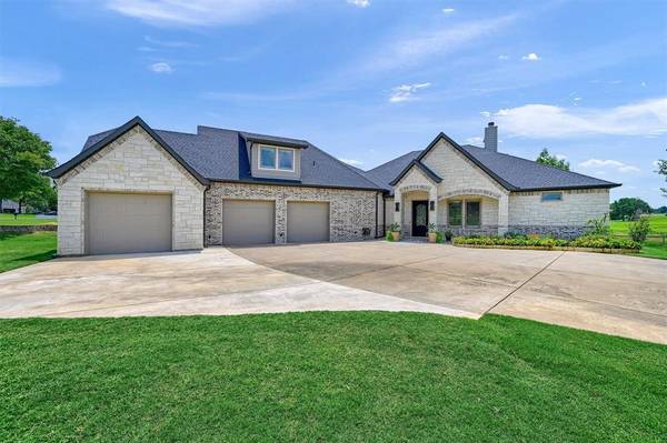 605 Kiowa Drive W, Lake Kiowa, TX 76240