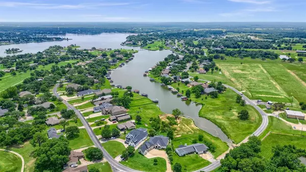 Lake Kiowa, TX 76240,605 Kiowa Drive W