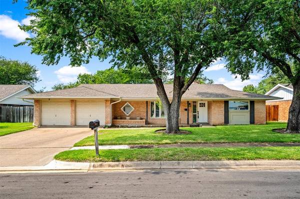 436 Fieldwood Terrace, Hurst, TX 76053