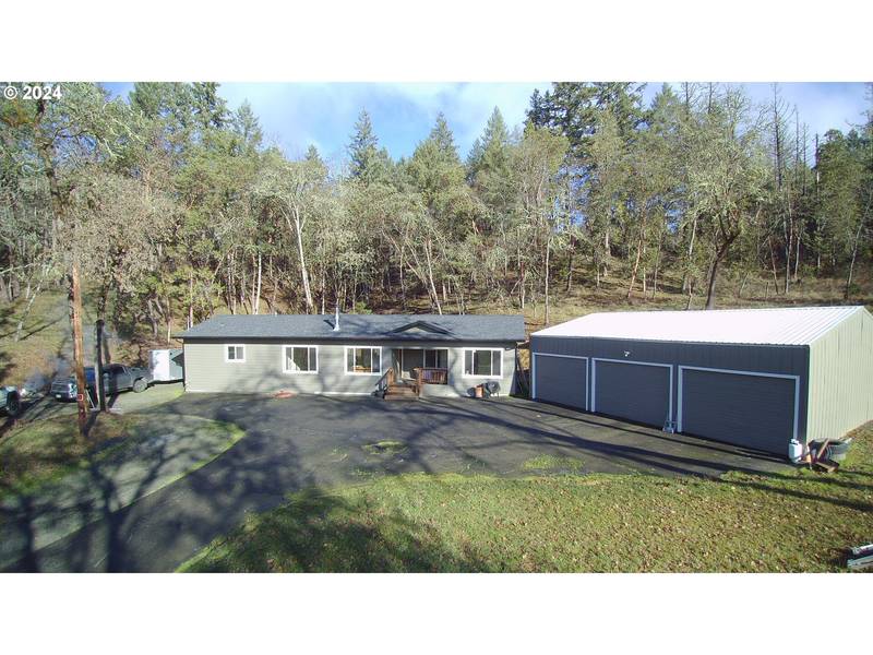 221 GREENHILL DR, Roseburg, OR 97471