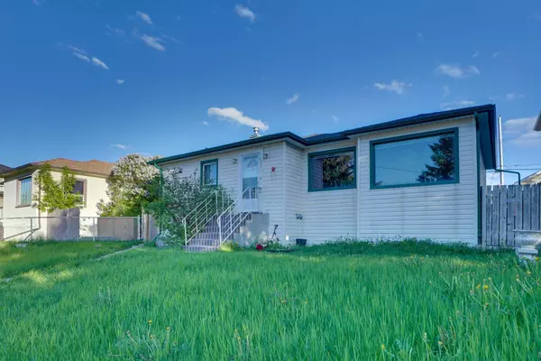 Calgary, AB T2E 1X9,135 25 AVE NE