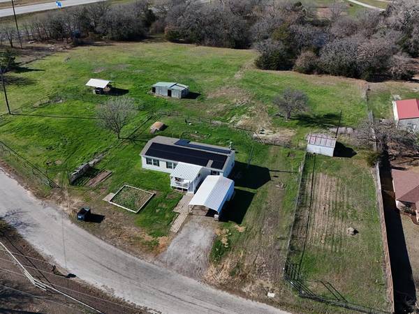 620 S Wickham Street, Alvord, TX 76225