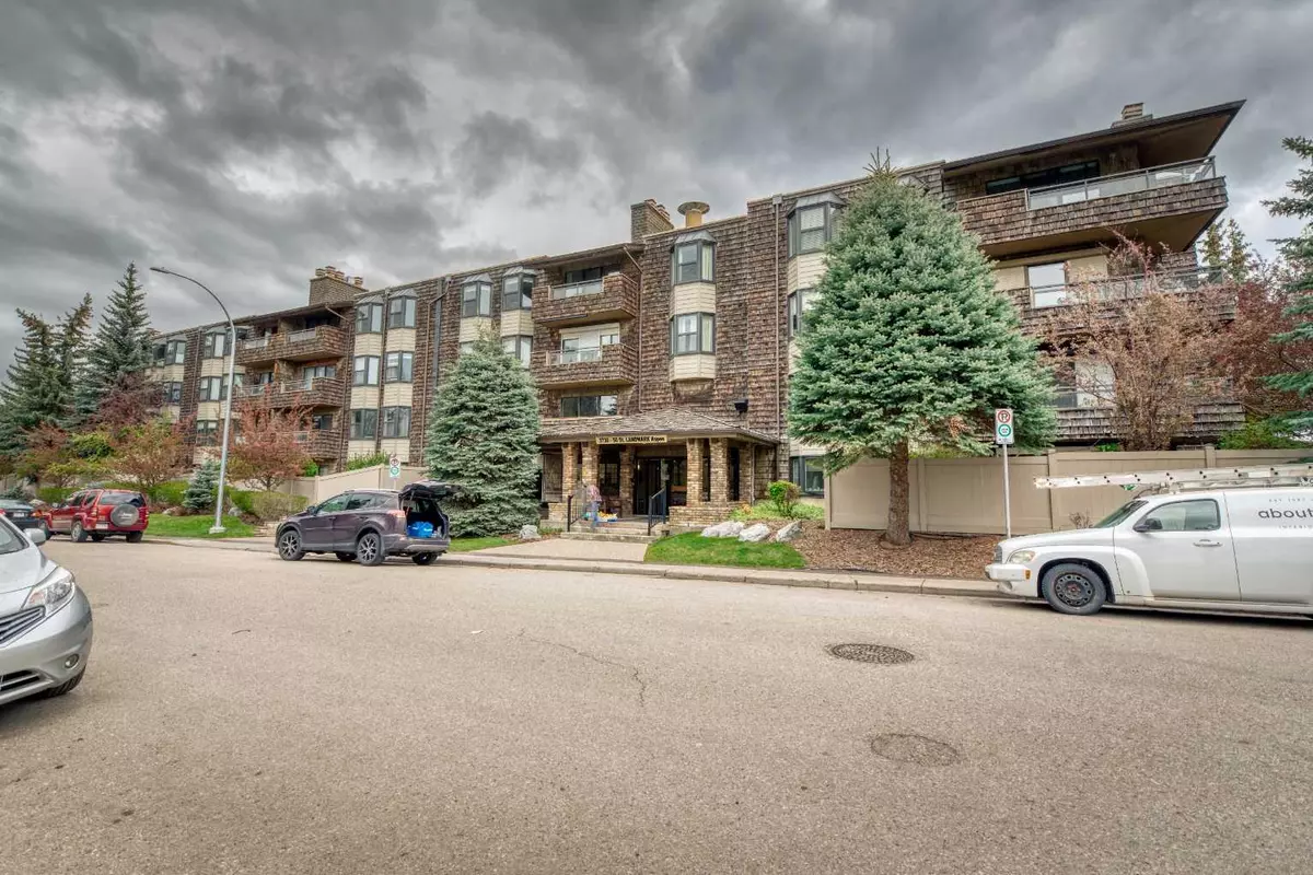 Calgary, AB T3A 2V9,3730 50 ST NW #104