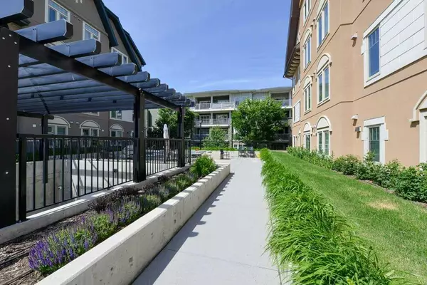 Calgary, AB T3M 3H4,30 Mahogany Mews SE #202