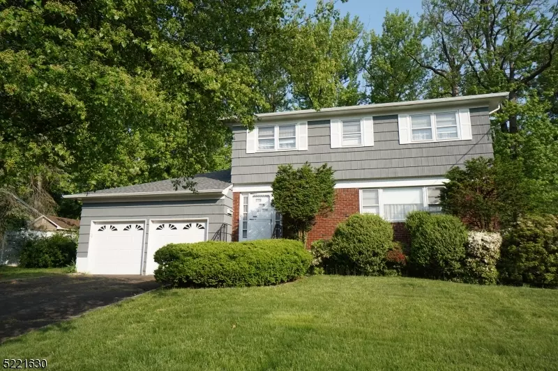 21 Saint Germain Dr, Clark Twp., NJ 07066